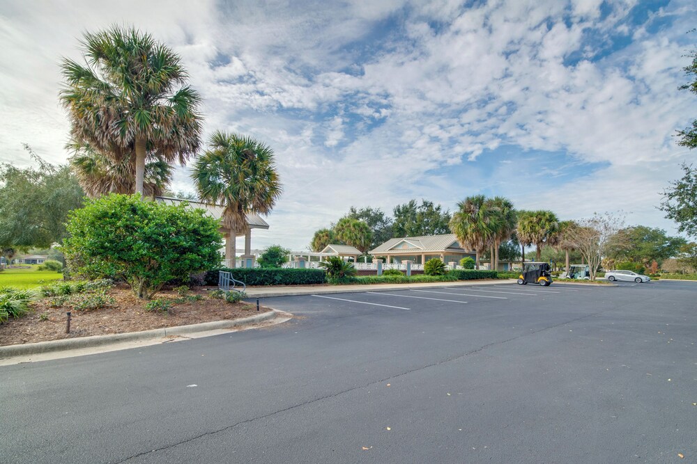 1 Mi to Golf: Home w/ Chic Patio in The Villages