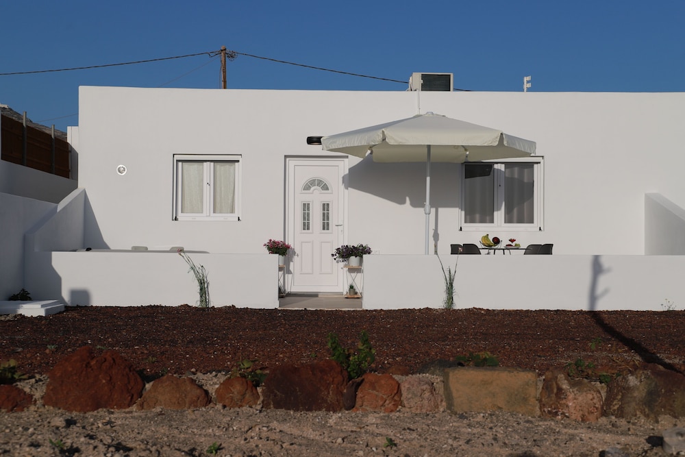 Calma Eco Houses view 3