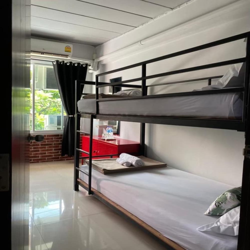Nature Home Hostel & Cafe