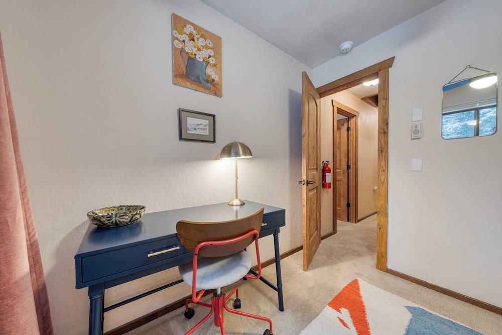 Private Deck, Fireplace, and Ski Access Near Northstar The Lazy Bear