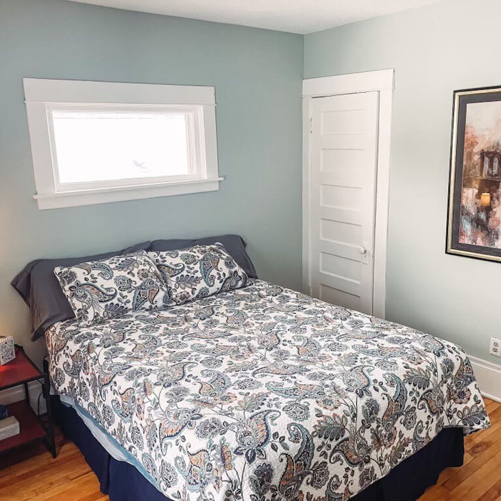 4BR 2BA Home in Charming St Paul - Sleeps 10