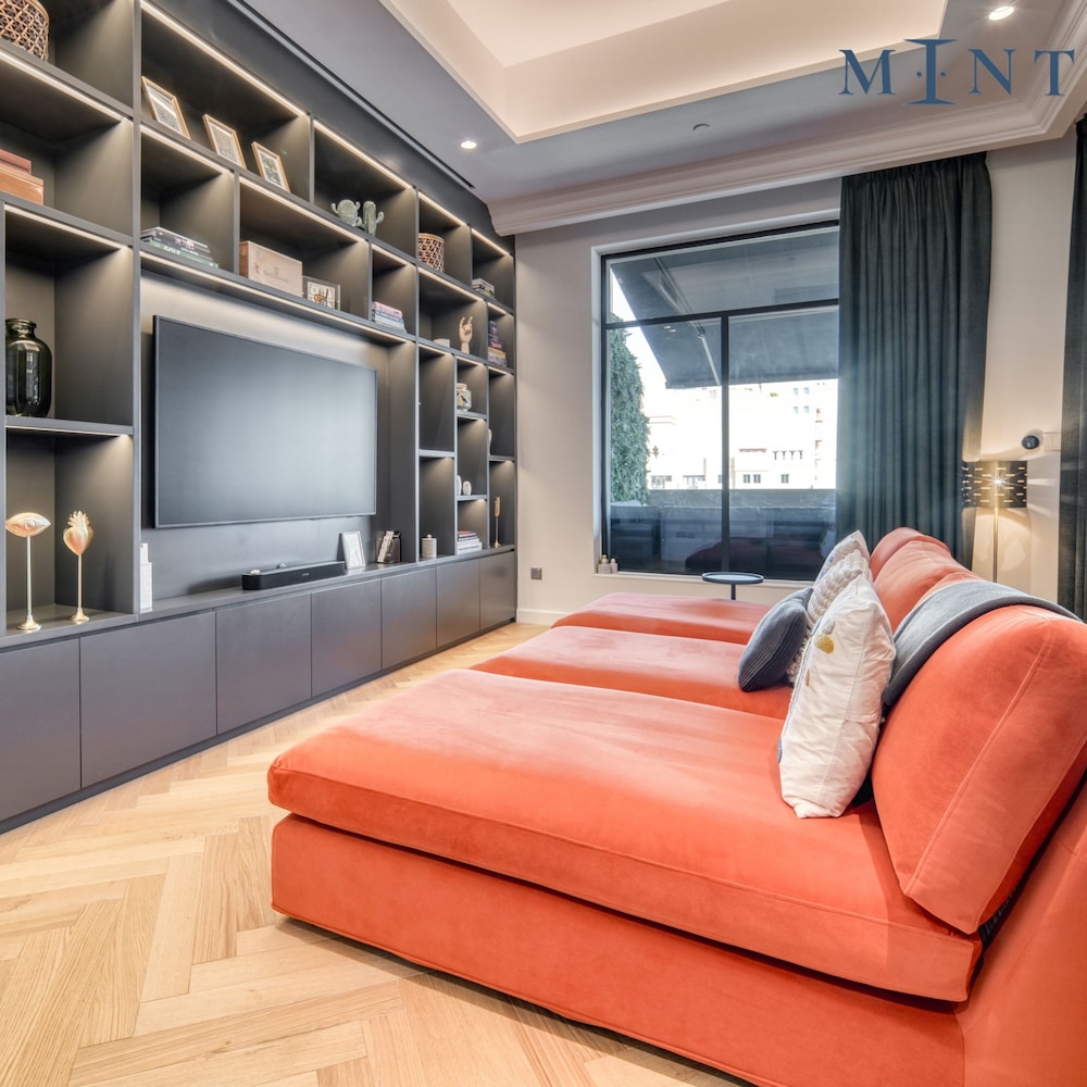 Modern 3BR Palm Penthouse w Private Plunge Pool