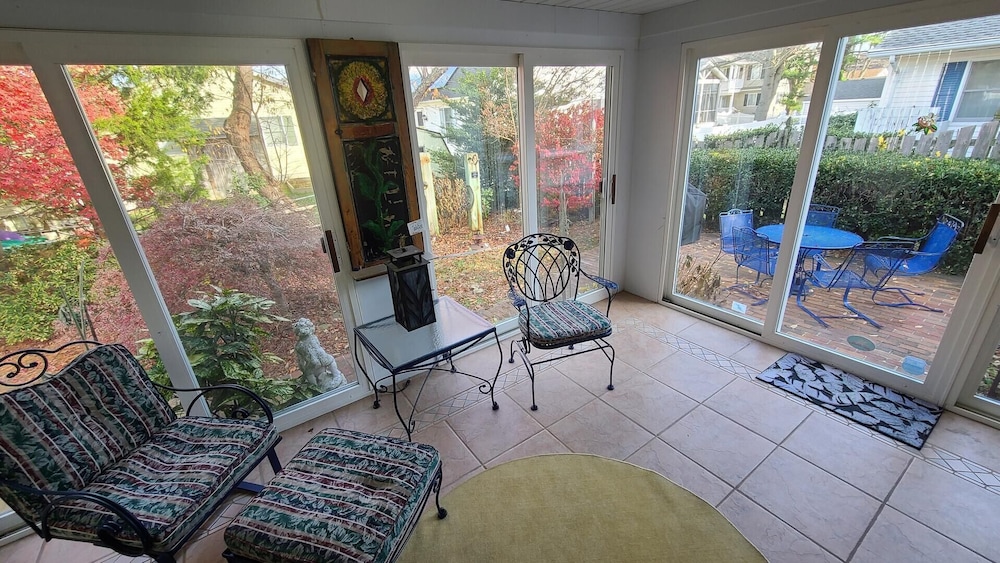 Laurel Street 323