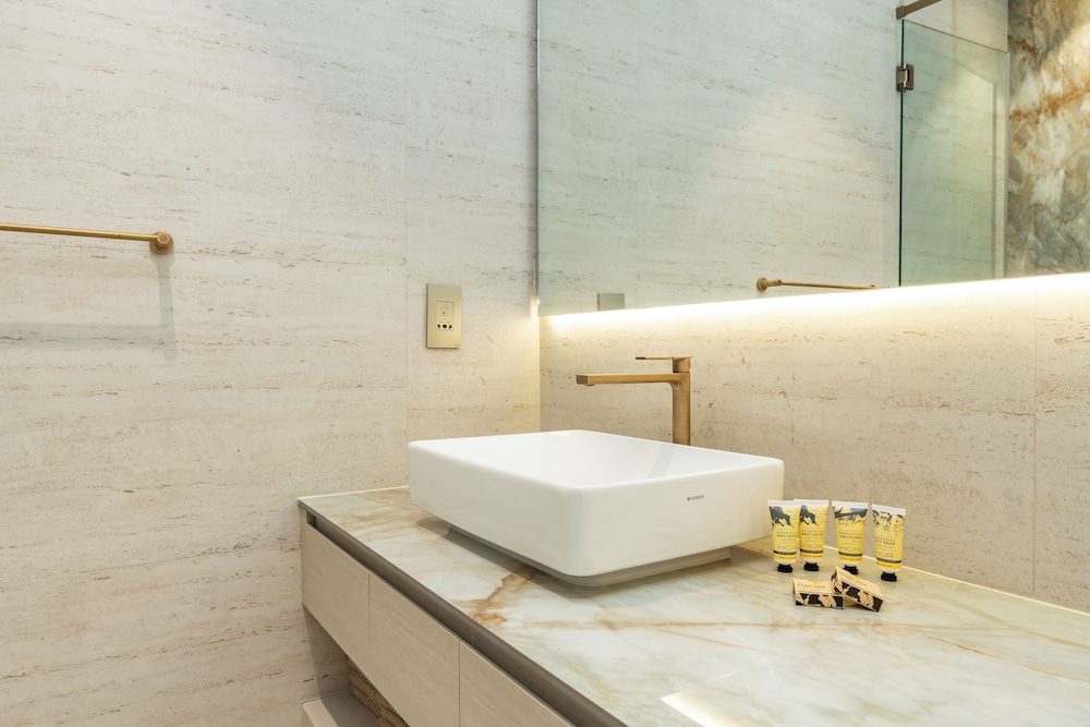PVH - Sleek 1BR - Pearl House 1