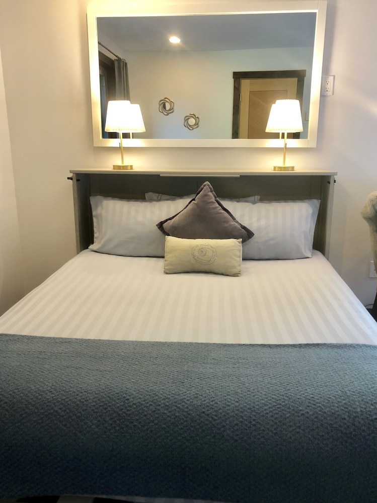 Davis Brook Retreat
