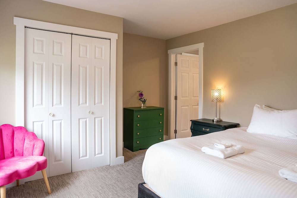 Revelstoke Lakehouse by Revelstoke Vacations