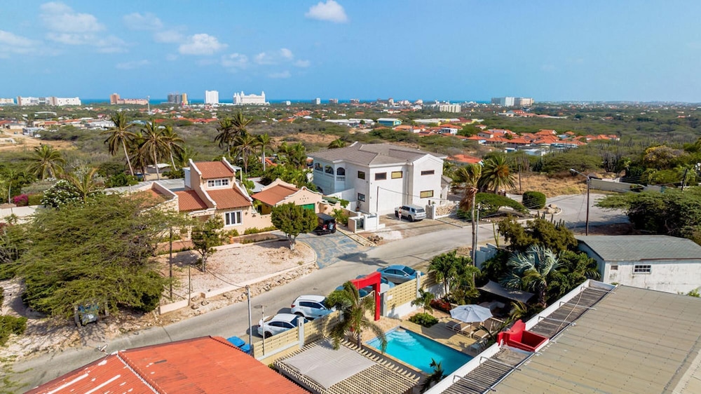 Cozy Central Quiet Close to the Beach Pool