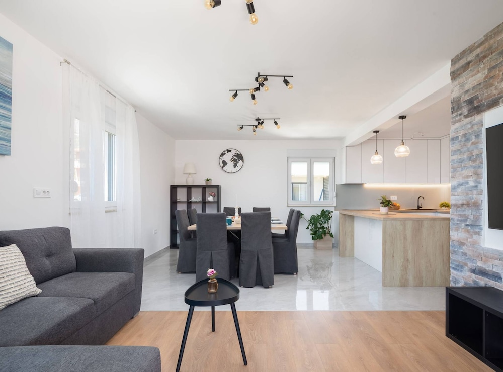 Shimmering Sea Apartment With Terrace