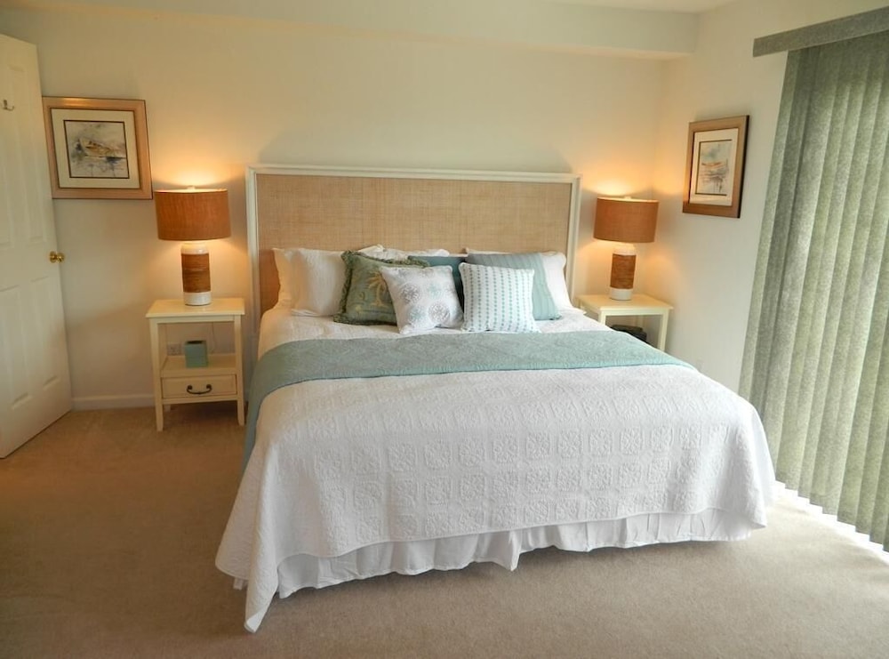 Canal Landing Court 48