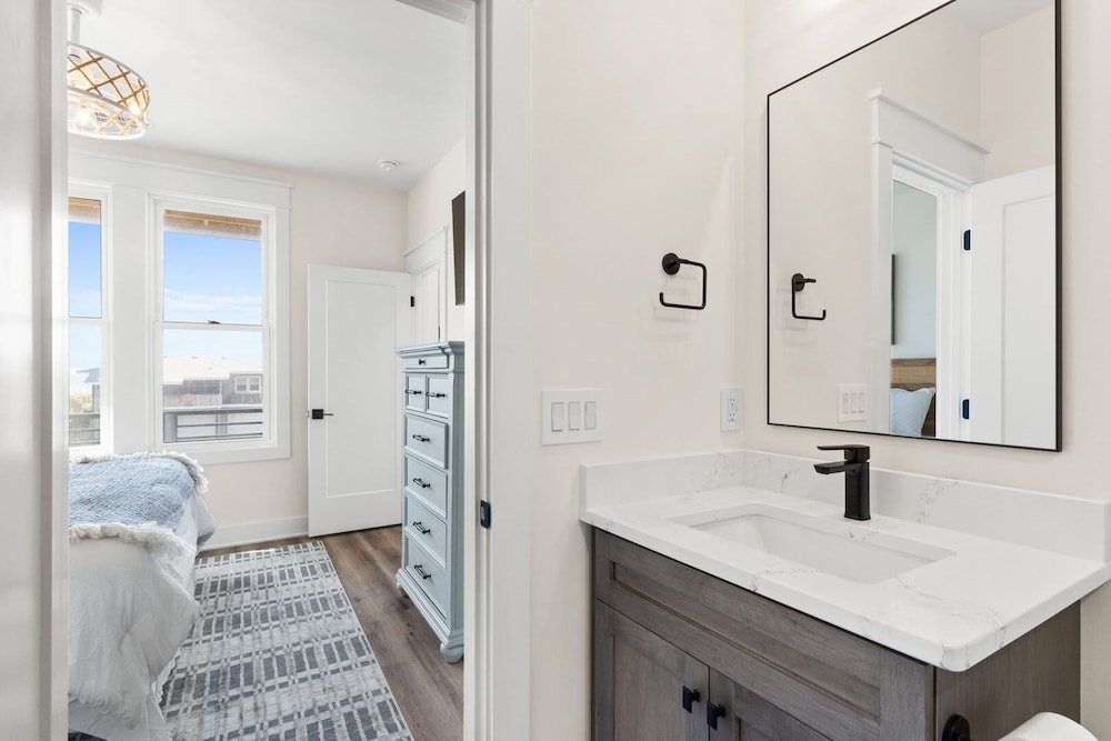 1040 Break / 1040 Ocean Blvd West 4 Bedroom Home by RedAwning
