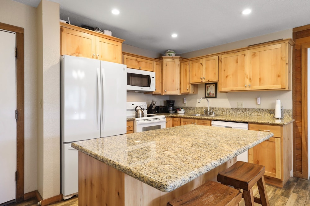 2 Bedroom Kirkwood Condo Across the Street from Village 2 Condo