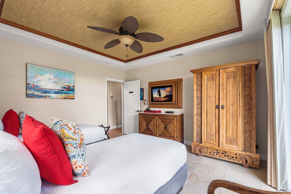 Private Beach Access Includes Concierge Outdoor Spacious Lanai!