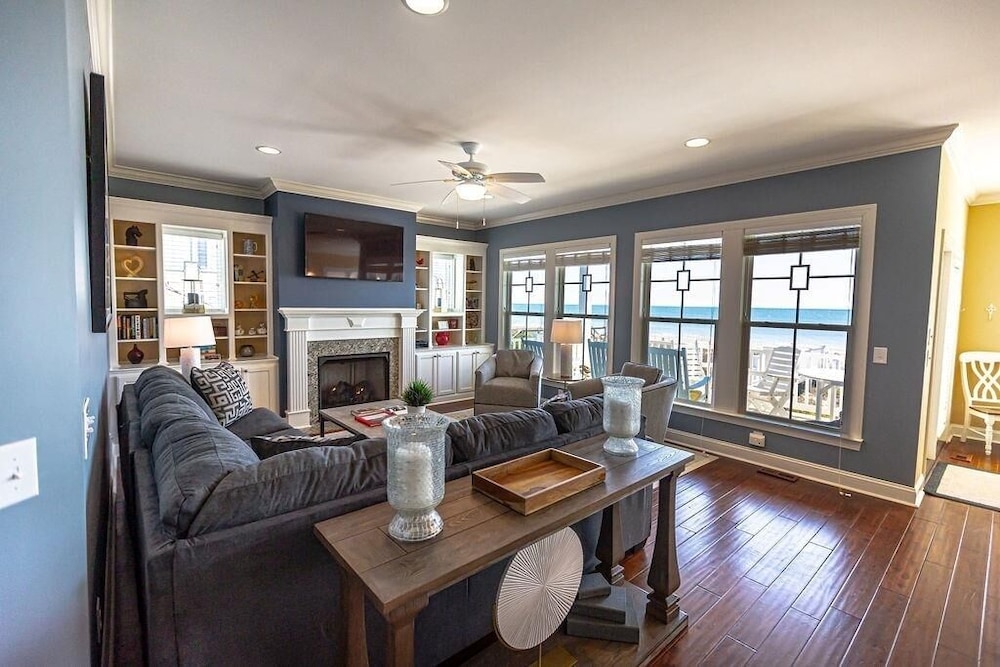 R & R By The Sea 4 Bedroom Home by RedAwning