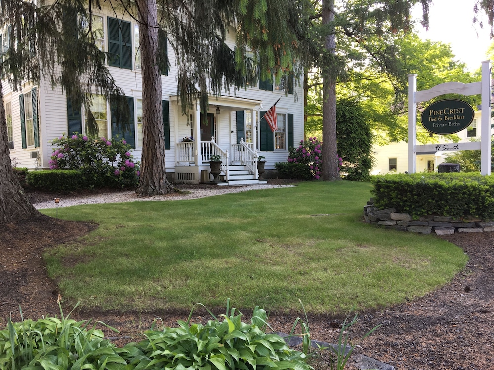 Hotel PineCrest Inn - Image 1