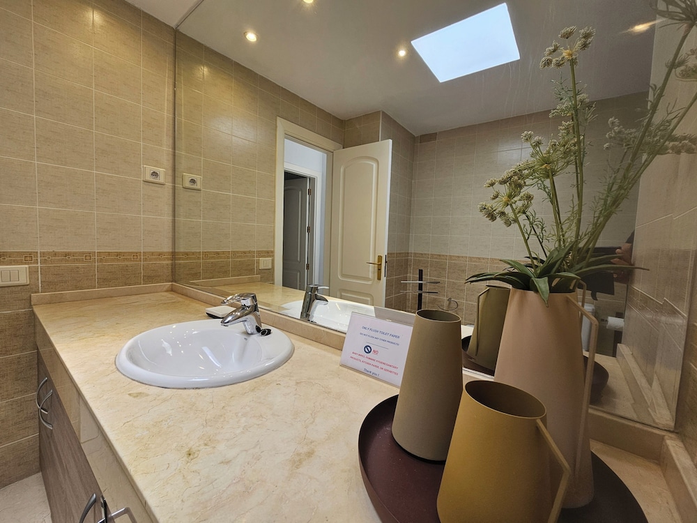 Welcoming and Modern Holiday Home With Access to Swimming Pool
