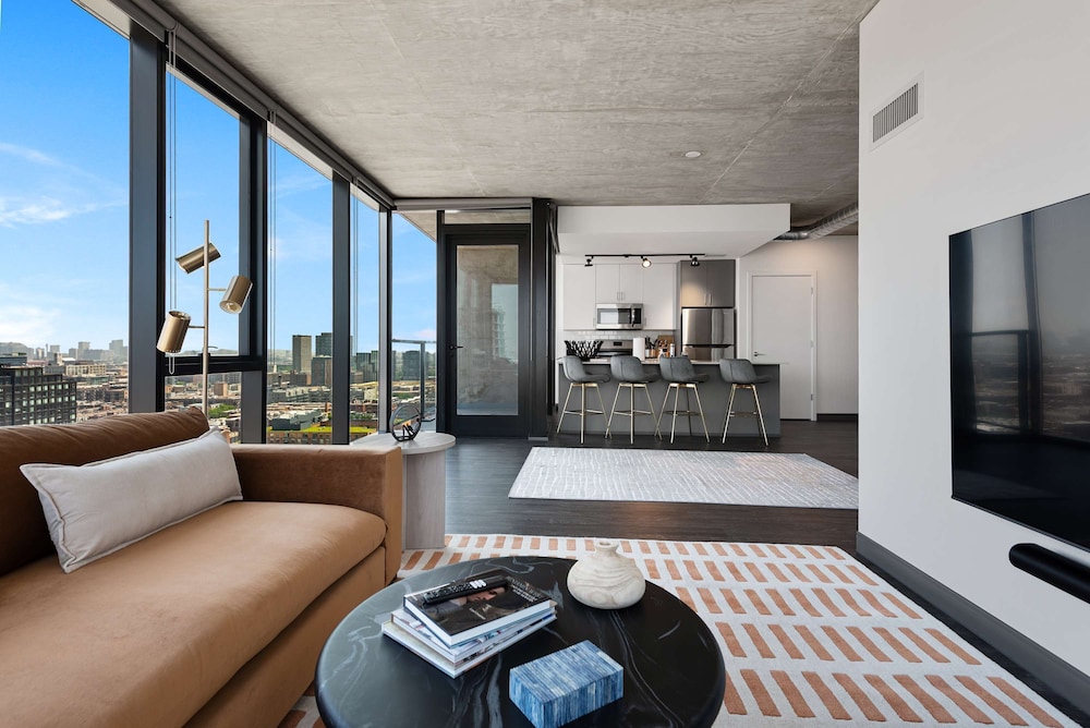 Cloud9 4apt in Building Fultonmkt The Cubist
