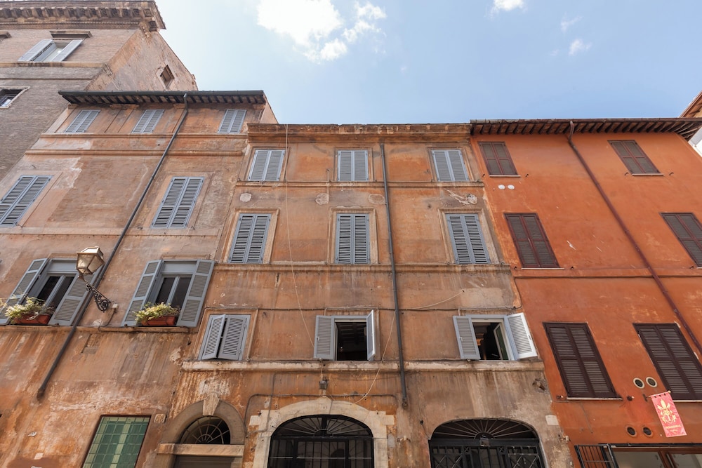 Via Giulia Apartments