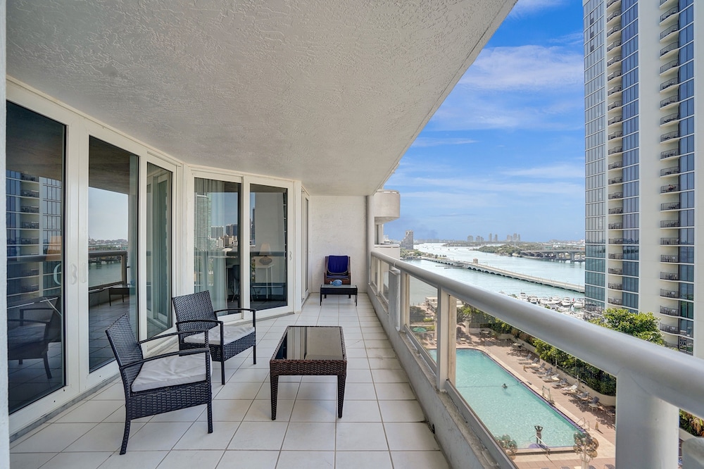 3 Bedroom Condo With Stunning Balcony View