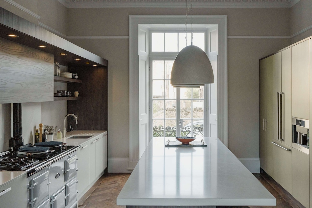 Prestigious Townhouse close to Princes Street