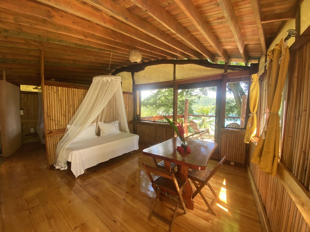 Fare Oviri Lodge