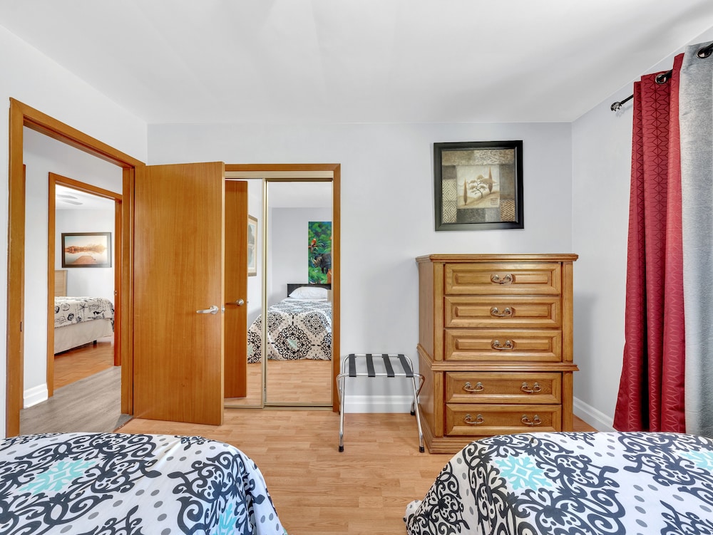 Park Bungalow #4 - Seacliff Beach Suites