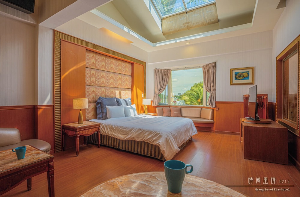 Regale Villa Hotel