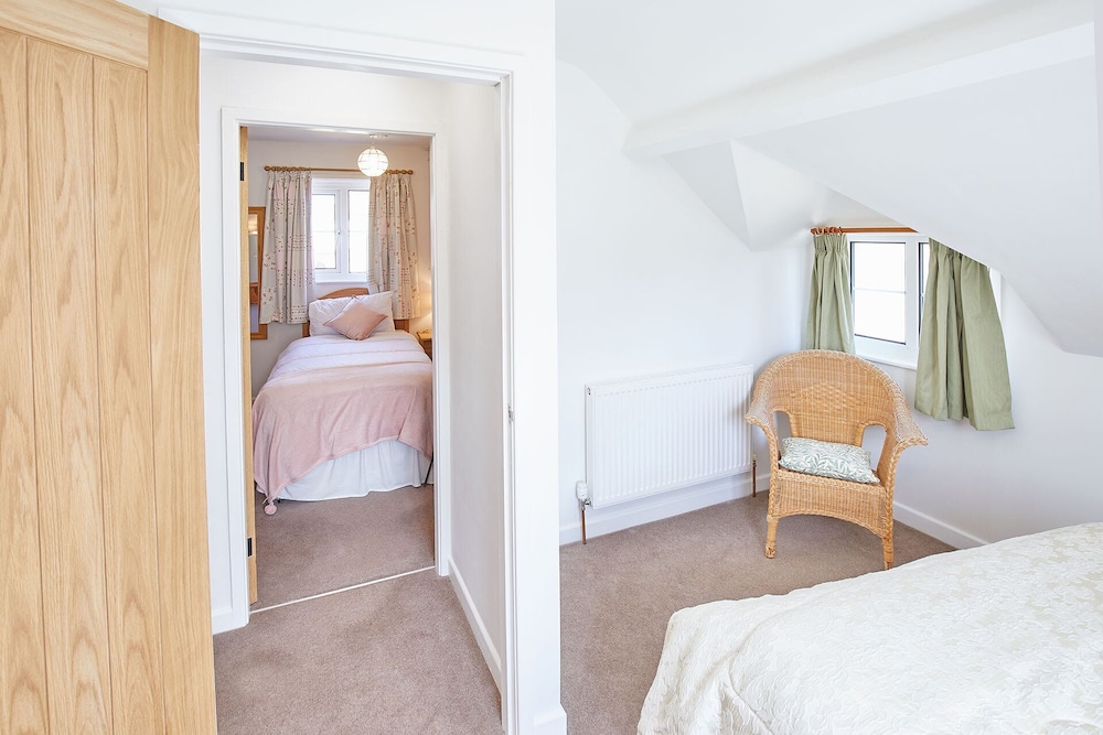 Host Stay Harvest Cottage view 4