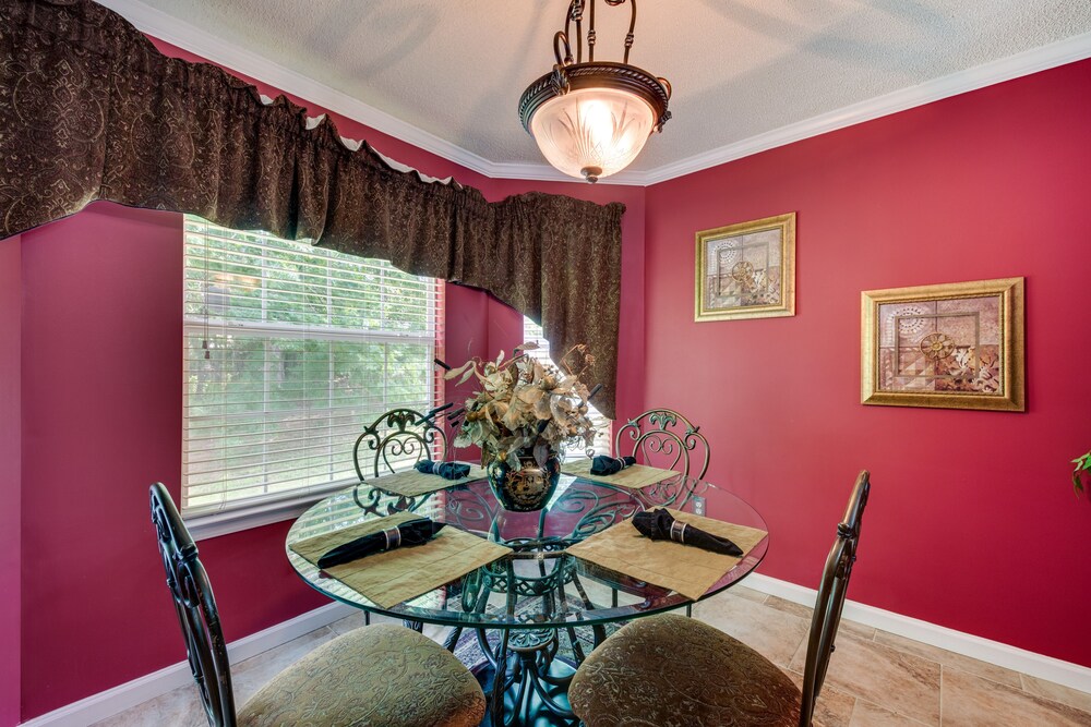 Spacious Fairburn Home: 1 Mi to Cedar Grove Lake! view 4