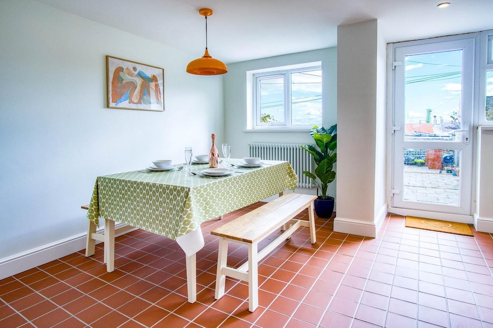 Woodville Road - 2 Bedroom House - Mumbles