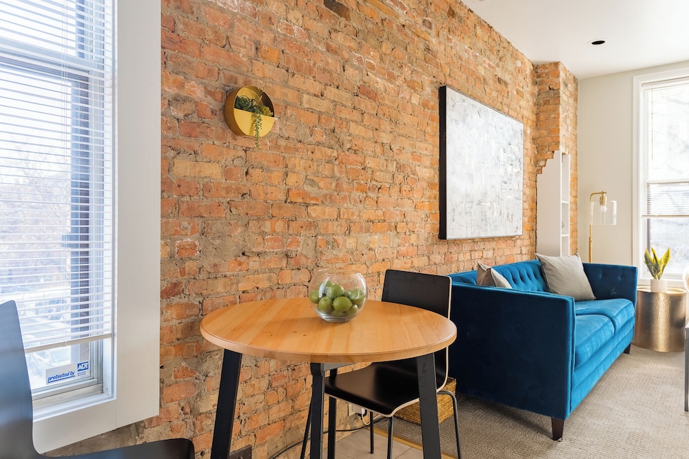 1BR Apt in Lincoln Park - Lincoln 3E