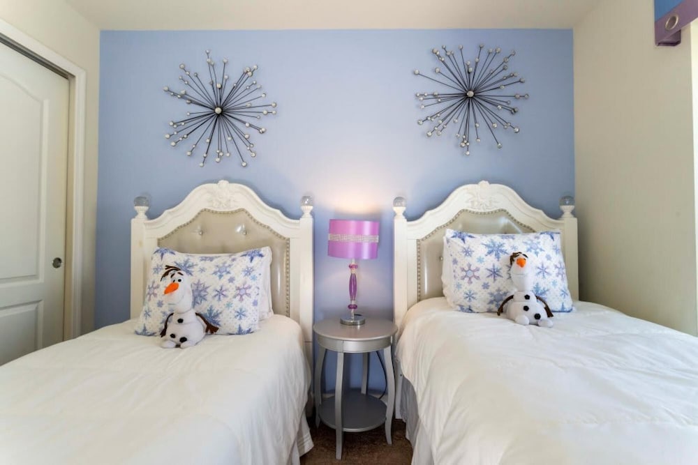 Amazing 5BR Private Pool Lakeview Near Disney