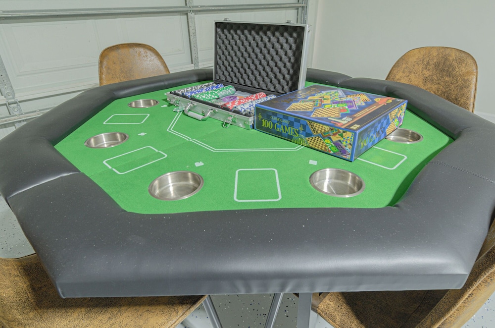 6-Bed Artistic Home with Game room