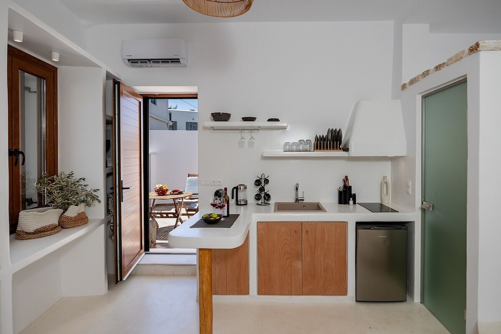 Naxos Boutique Suites