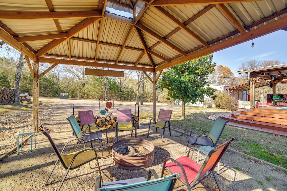 Families Welcome! Home w/ Playground in Kingston