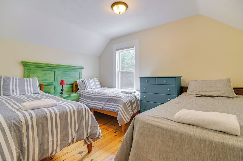 7 Mi to Cranmore Ski Resort! Family Escape w/ Yard