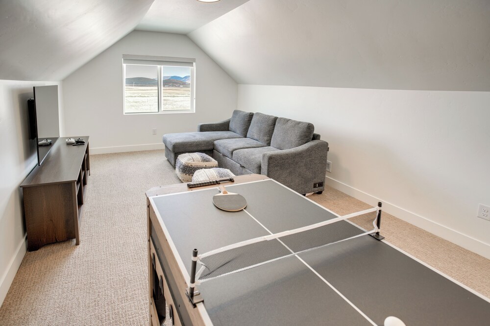 3 Mi to Bear Lake: Home w/ Hot Tub & Huge Patio!