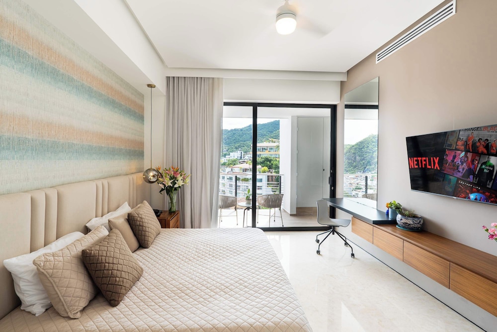 Soho PV Stunning Views Luxury Heated Rooftop Pool