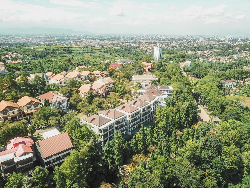 Narwastu hill 6BR villa with pool and movie room