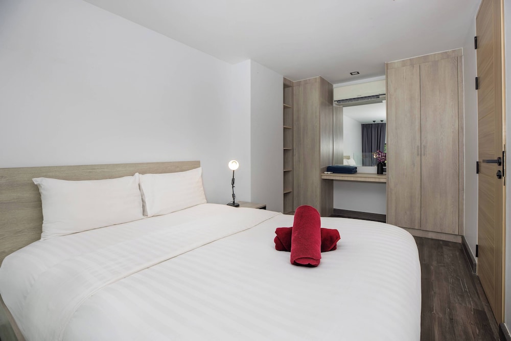 Naiharn Duplex near the Beach UTL A124