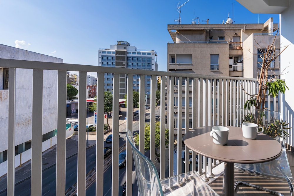 Local Host Living - Signature Apartments in Nicosia