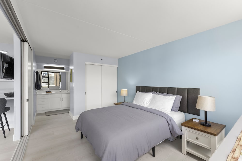Waikiki Banyan 1BR