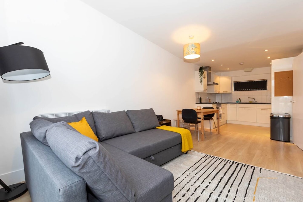 Lovely 1 Bedroom Flat Overlooking Canal in Hackney
