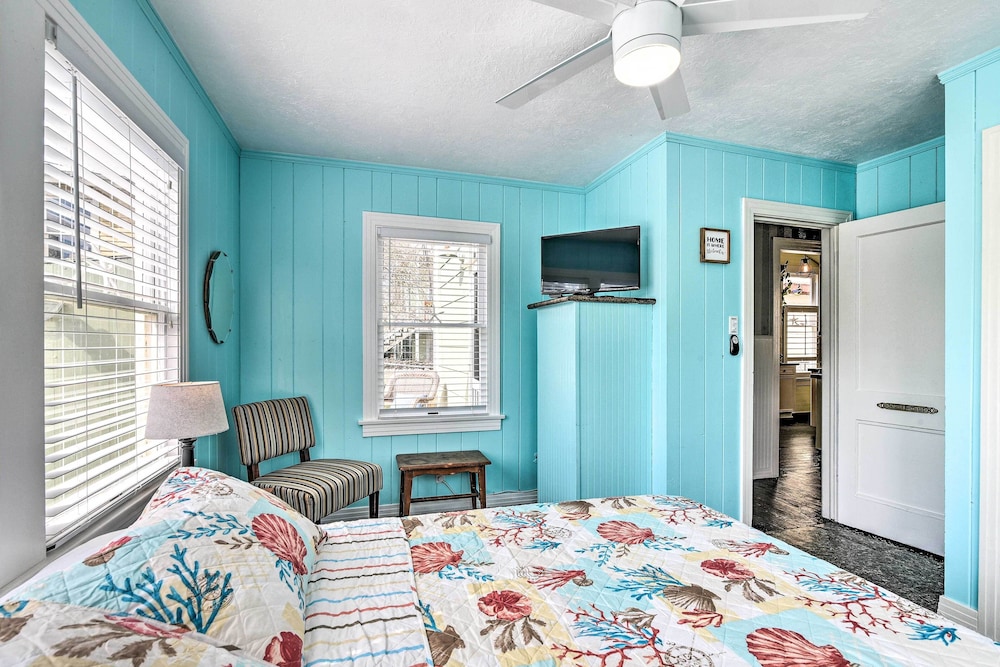 Historic Galveston Hideaway, Walk to the Beach!