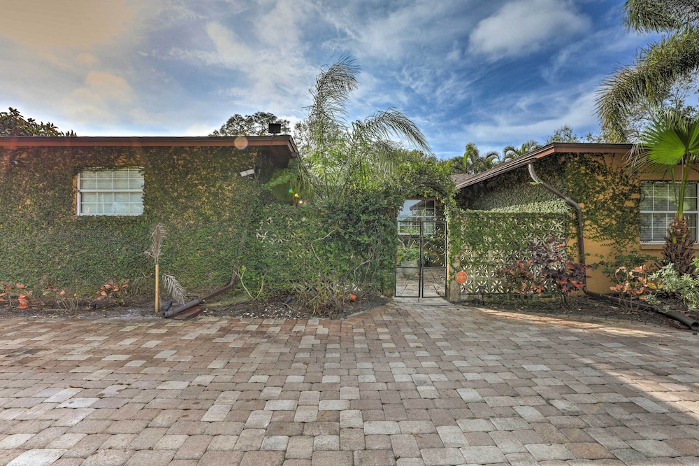 Sarasota Getaway w/ Private Pool & Backyard Oasis!