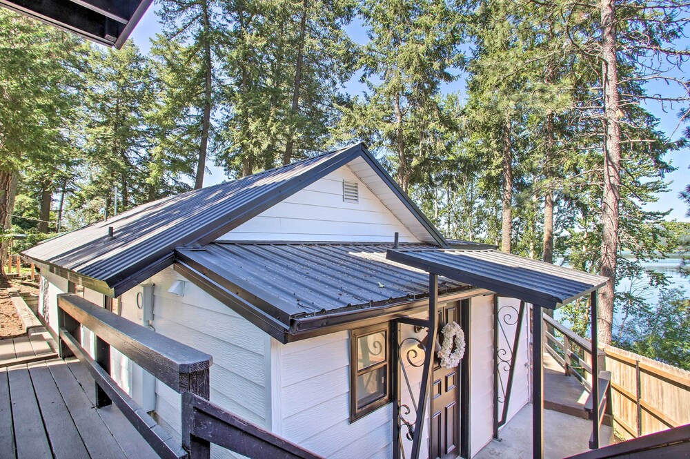 Renovated Hauser Lake Retreat: Walk to Beach! view 5