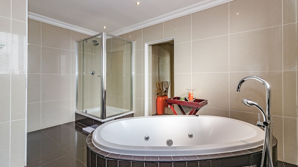 Silver Oaks Boutique Hotel