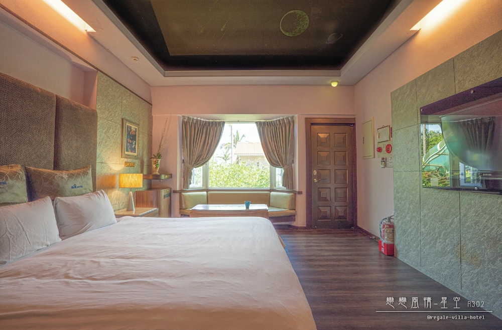 Regale Villa Hotel