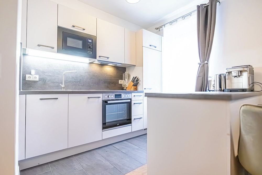 Amazing 2BR 1LR Apt Near Donaustadt