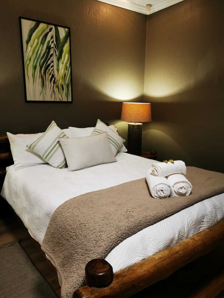 Room-indulgent Escape, Jet Bath, Stunnin