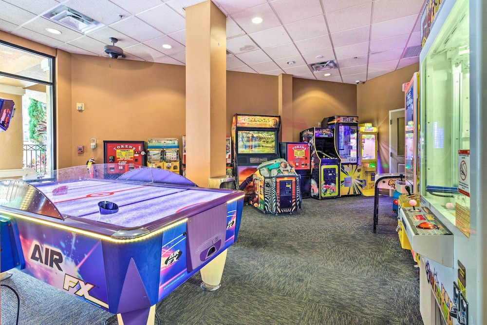 Floridays Resort Condo 11 Mi to Walt Disney World!